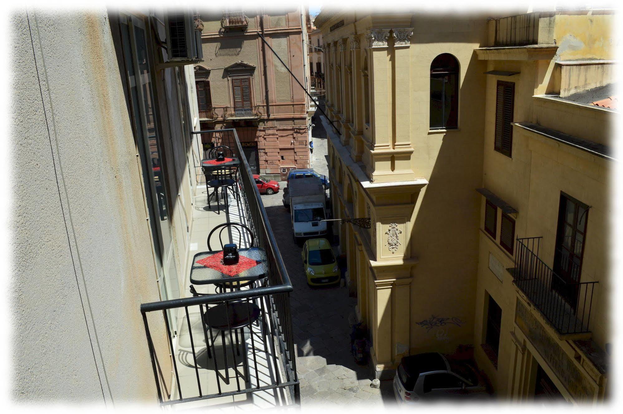 Hostel Josef Palermo Exterior photo